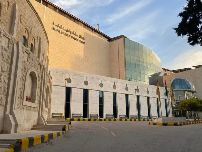 كلية تكنولوجيا المعلومات